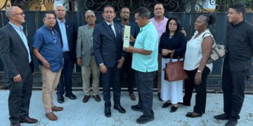 General Sierra Difo recibe en su residencia a comisión del CDL encabezada por su presidente Nelson Gutiérrez