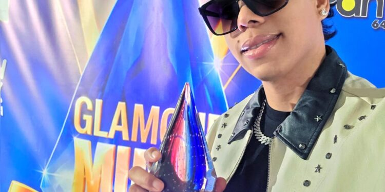 Joixander conquista el premio a “Artista Urbano del Año” en los Glamour Music Awards USA