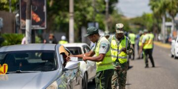 INTRANT y DIGESETT fiscalizan 15 “conductores piratas” en corredores del DN