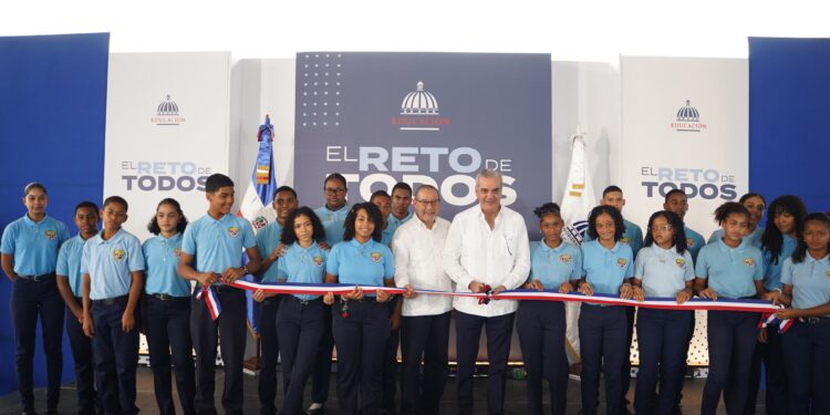 Comunidad educativa de Sabana Perdida celebra nuevas oportunidades para el deporte con entrega de techado escolar