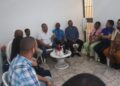 Diputado Ramón Raposo y activistas sociales conforman mesa de trabajo comunitario para buscar soluciones a problemáticas de Villa Nueva, en Villa Mella